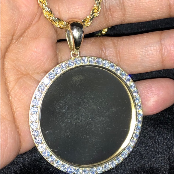 VVS Large memory pendant w simulated stones. comes w/diamond cut rope chain SALE - Picture 4 of 7